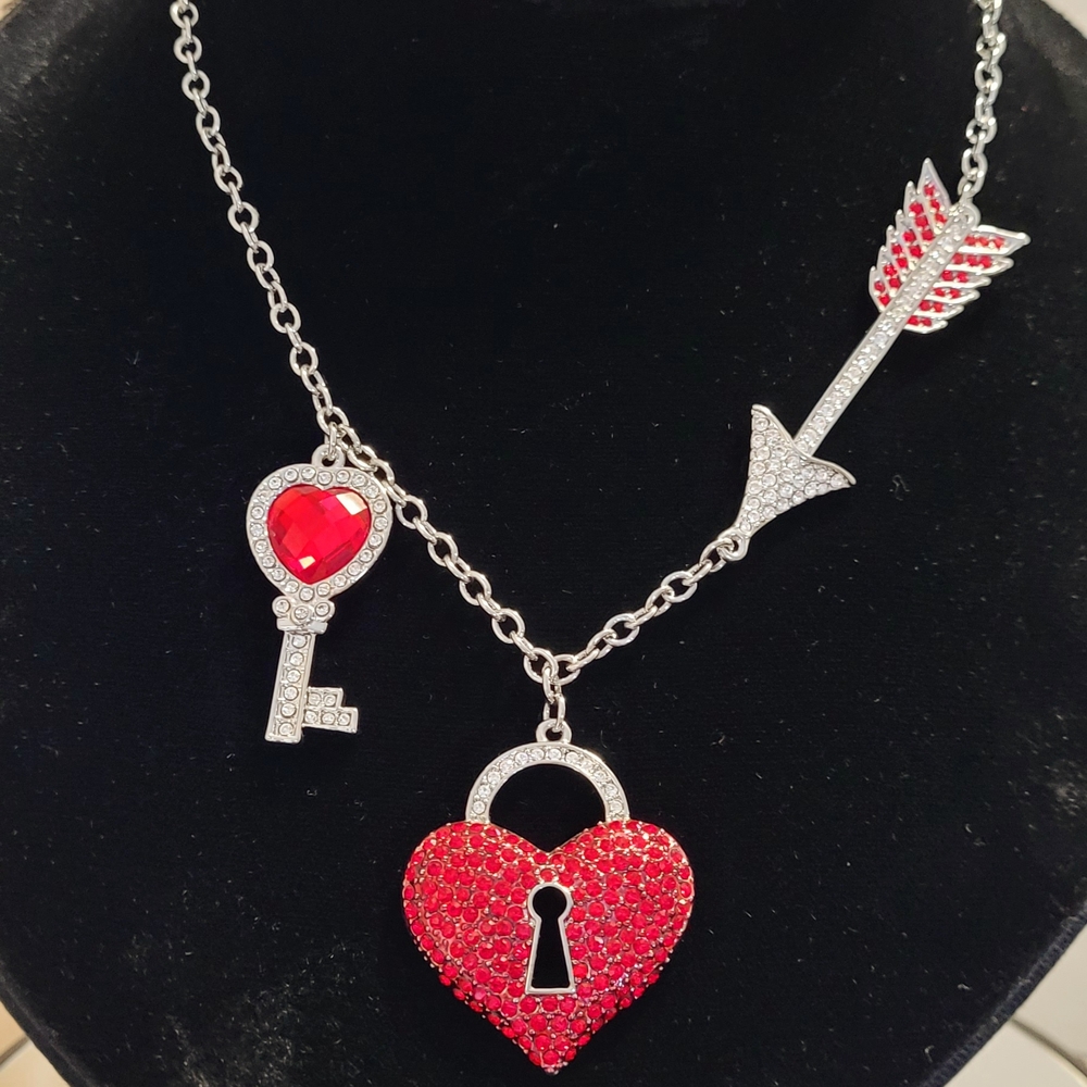 Elegant Heart & Key Lock Necklace Ruby Red & White Rhinestones Arrow design.